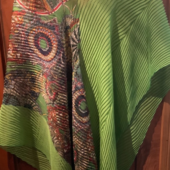 Bright multi colored pullover cape - Picture 10 of 11